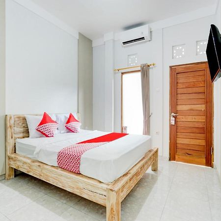 Oyo Flagship 90756 Melasti Hills Room & Cafe Ungasan  Exterior photo