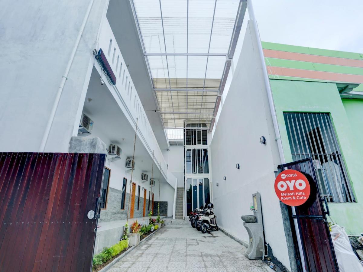 Oyo Flagship 90756 Melasti Hills Room & Cafe Ungasan  Exterior photo