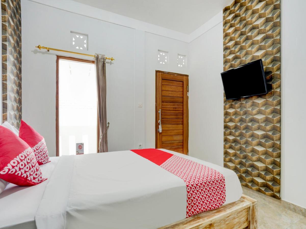Oyo Flagship 90756 Melasti Hills Room & Cafe Ungasan  Exterior photo