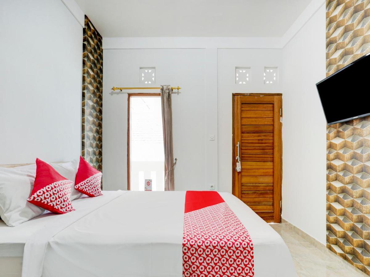 Oyo Flagship 90756 Melasti Hills Room & Cafe Ungasan  Exterior photo